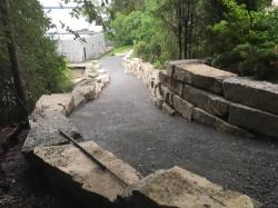 Retaining Walls with Natural Stone